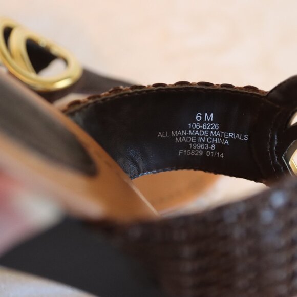 Like new St John's Bay Sandals Size 6 - Picture 4 of 6